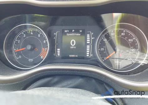 2015 Jeep Cherokee Latitude z USA, uszkodzony, nr VIN 1C4PJMCS1FW764879